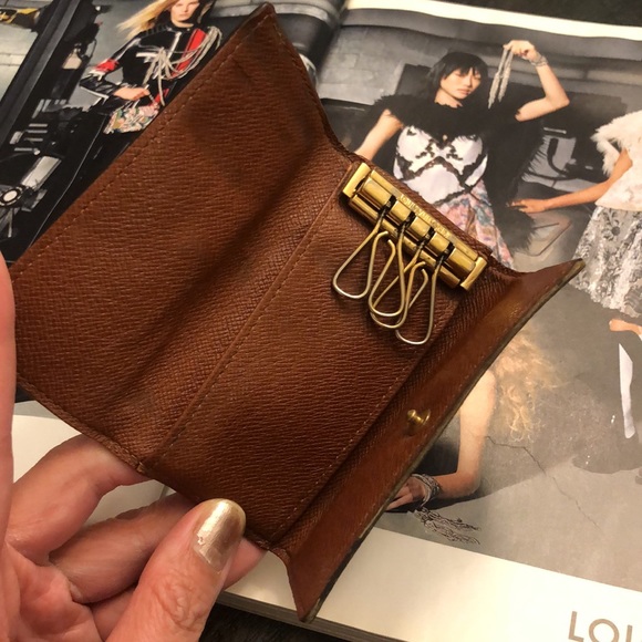 Louis Vuitton Monogram 4 Key Holder - Picture 3 of 11